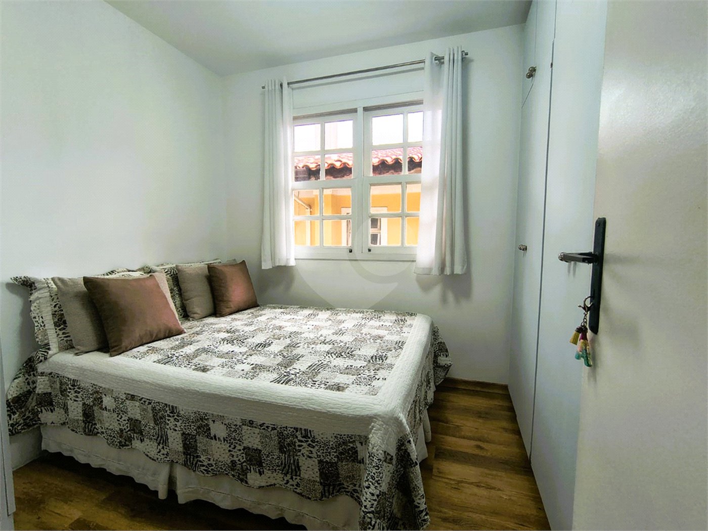 Casa à venda com 3 quartos, sendo 1 suíte, no condomínio Vila Panamericana, São Paulo - SP