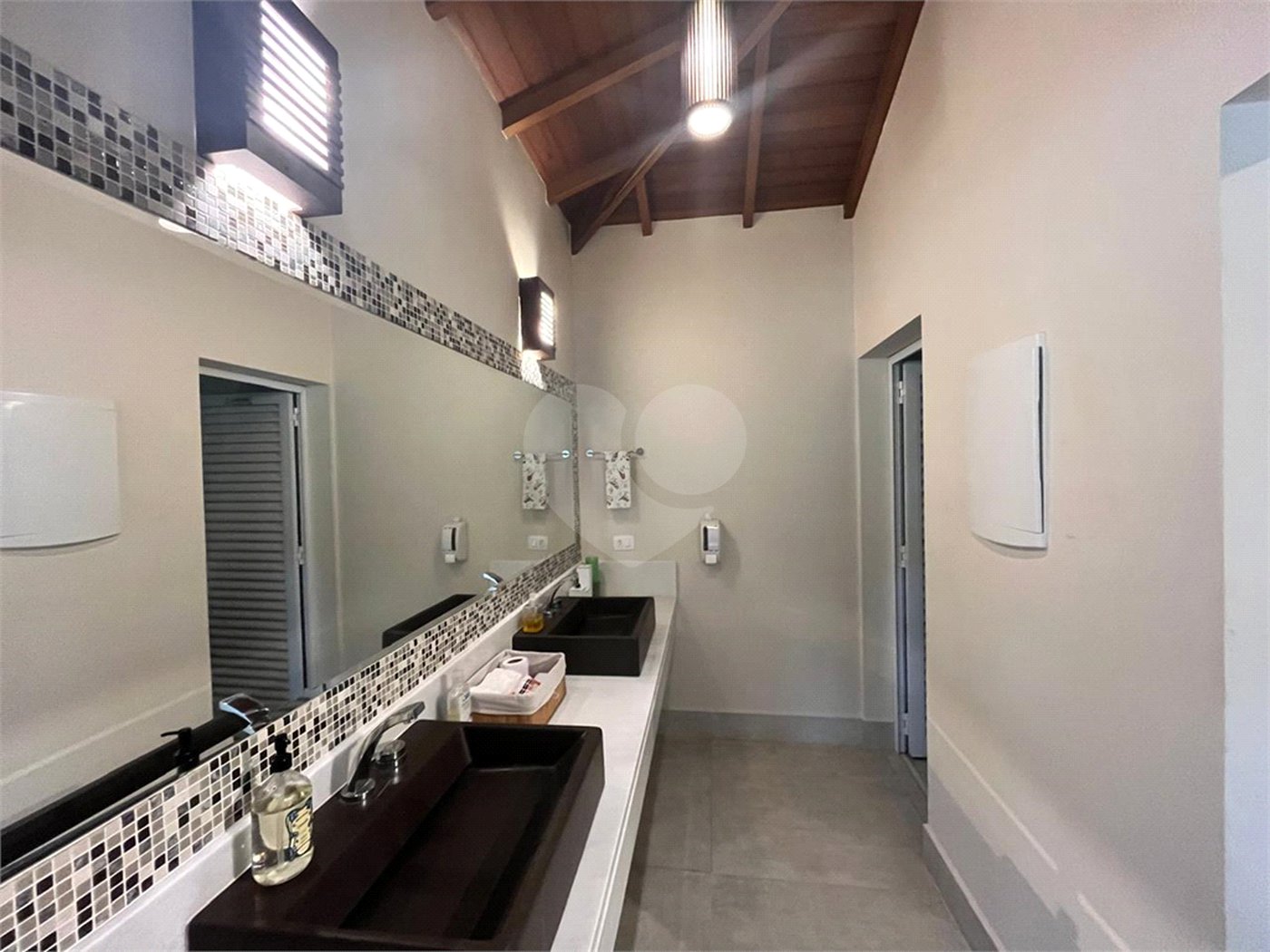 Casa à venda com 5 suítes no condomínio Cantareira, Mairiporã - SP