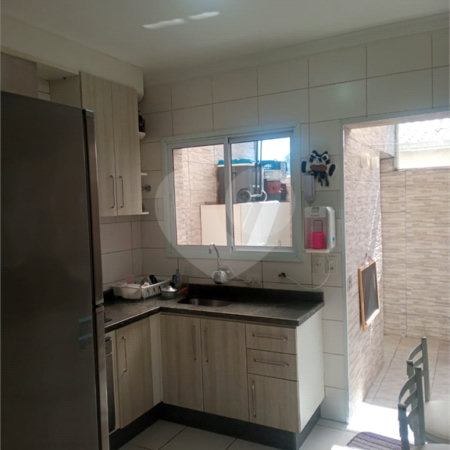 Casa à venda com 3 quartos, sendo 1 suíte, no condomínio Village St. Louis, São Paulo - SP