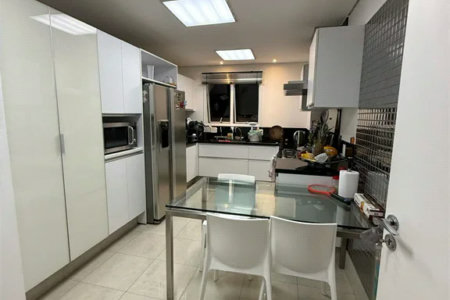 Casa à venda com 4 suítes no condomínio East Village, São Paulo - SP
