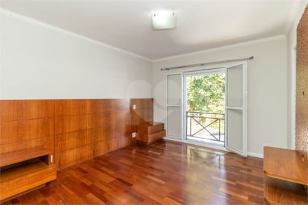 Casa à venda com 4 quartos, sendo 2 suítes, no condomínio Stephanie, São Paulo - SP