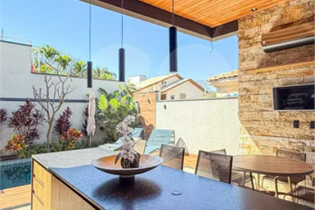 Indaiatuba - HOME DESIGN - Casa Térrea - Condomínio Paradiso - 420 m² de terreno - 307,19 m² de área construída - 3 suítes completas, sendo 1 master com closet planejado e banheira de imersão - Sala de TV reversível para 4ª suíte - Sala de estar ampla e varanda gourmet integrada - Cozinha com móve