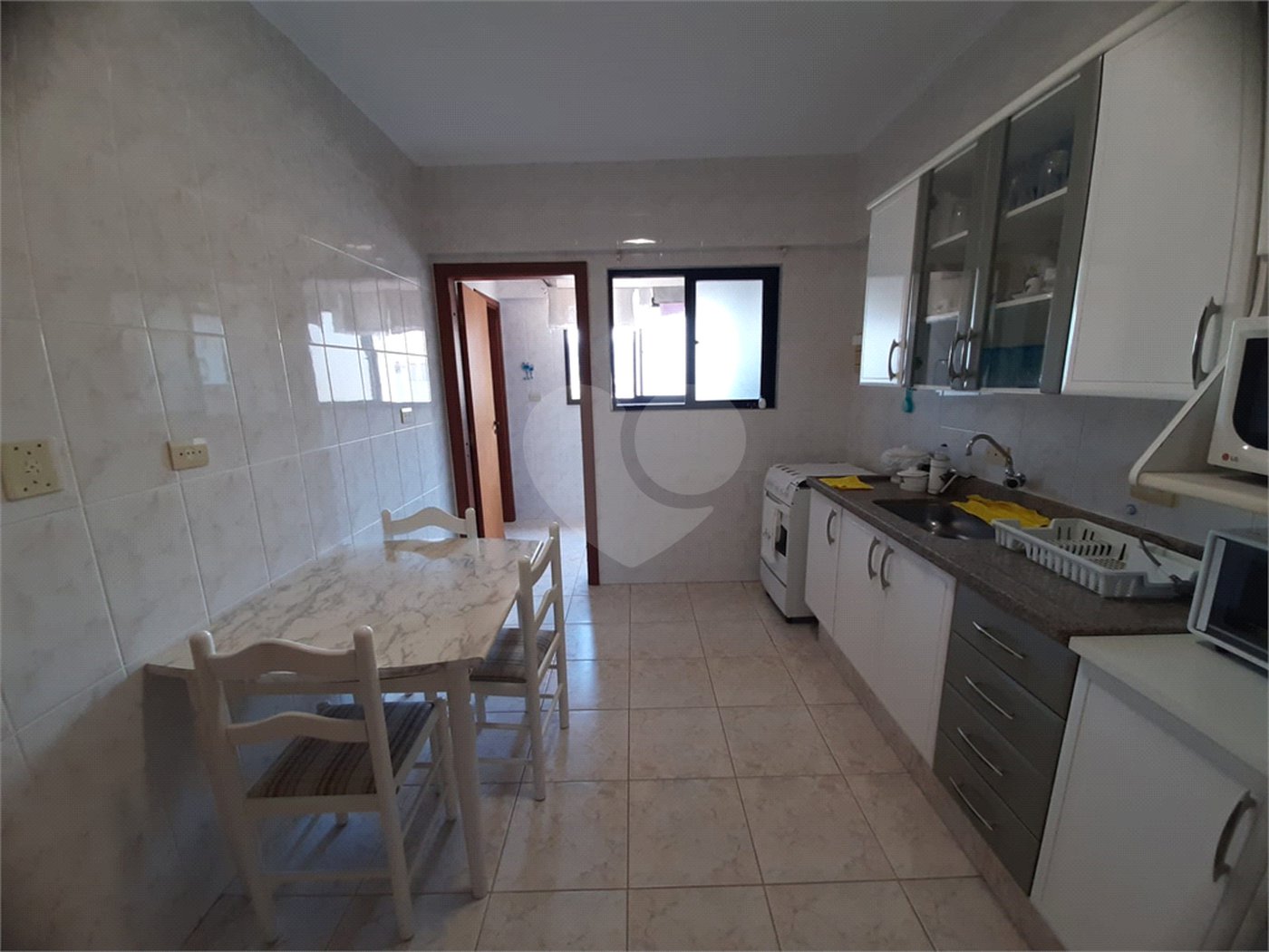 Apartamento à venda com 2 quartos, sendo 1 suíte, em Vera Cruz, Mongaguá, SP