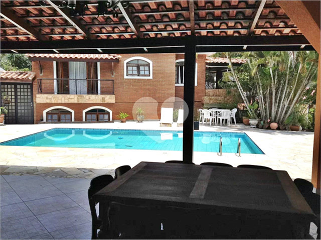 Casa à venda com 4 quartos, sendo 1 suíte,  no condomínio Associação Reserva das Hortênsias, Mairiporã - SP