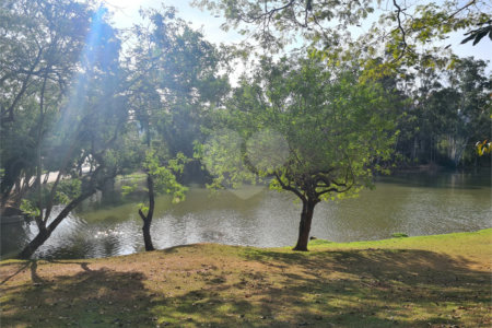 Casa à venda com 4 suítes no condomínio Marambaia, Vinhedo - SP