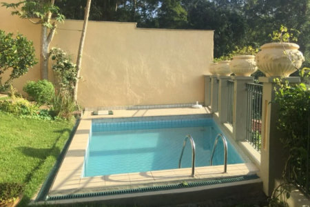 Casa à venda com 5 quartos, sendo 4 suítes, no condomínio Jardim Vitória Régia, São Paulo - SP