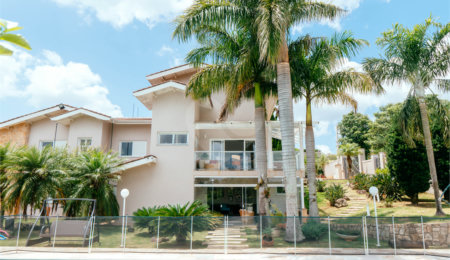 Casa à venda com 5 quartos, sendo 4 suítes, no condomínio Flamboyant, Atibaia - SP