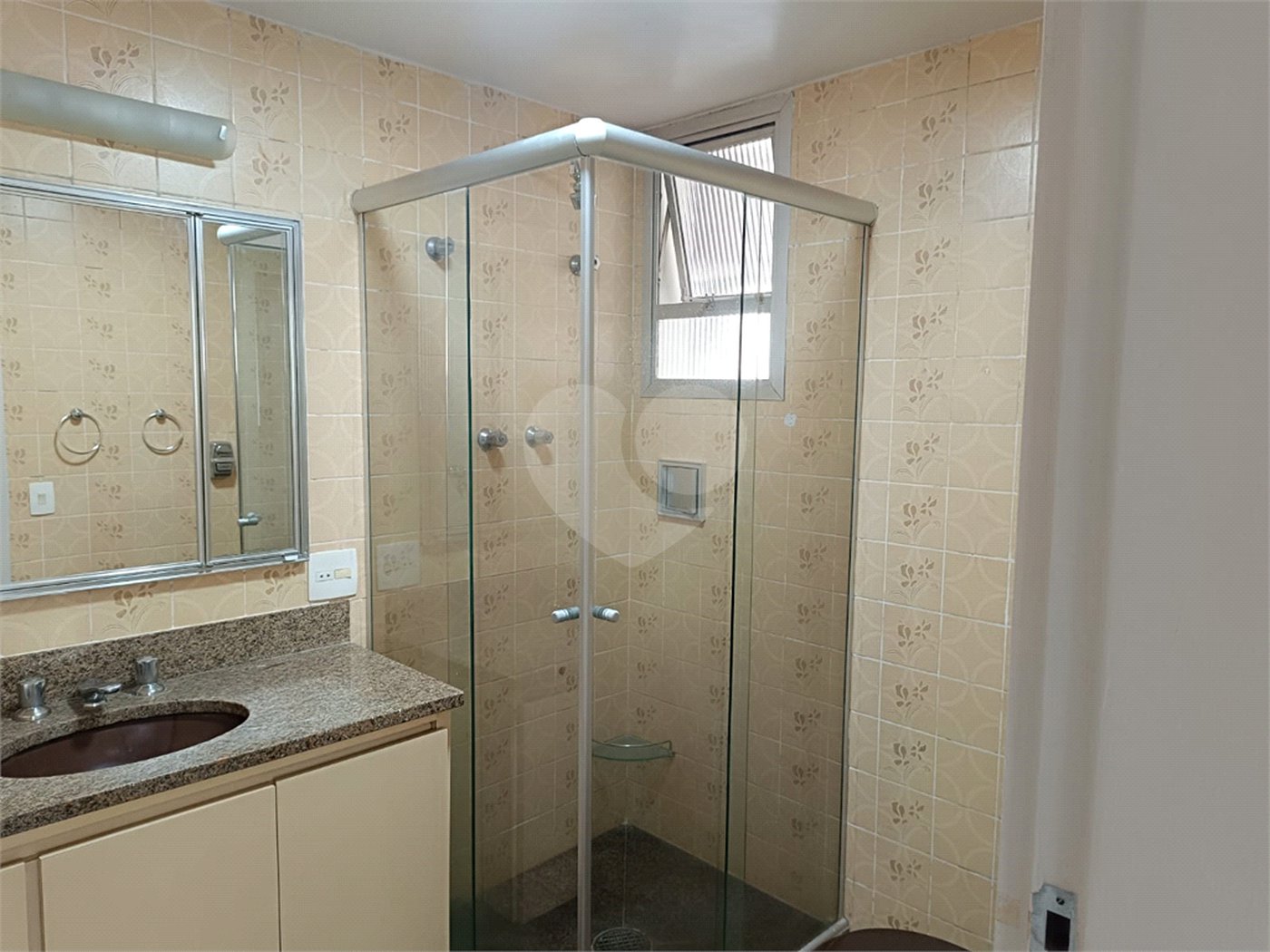 Apartamento à venda com 3 quartos, sendo 1 suíte, em Moema, São Paulo, SP