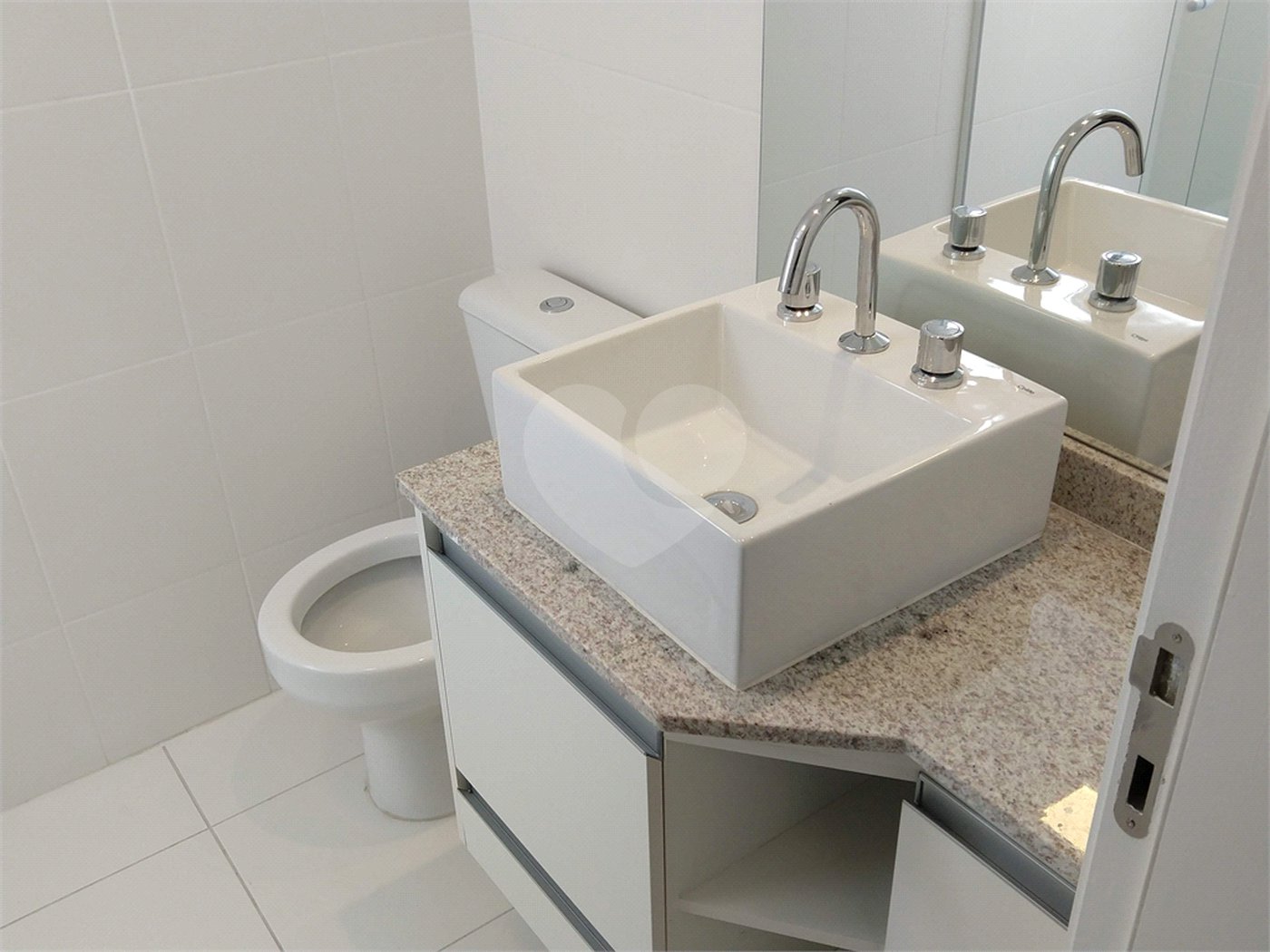 Apartamento à venda com 3 suítes em Vila Anastácio, São Paulo, SP