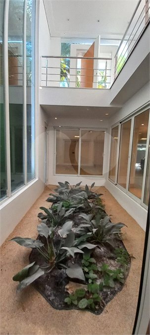 Sobrado à venda ou para alugar com 7 quartos, sendo 4 suítes,  em Cidade Jardim, São Paulo, SP