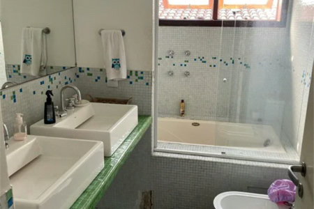 Casa à venda com 4 quartos, sendo 1 suíte,  em Vila Morumbi, São Paulo, SP