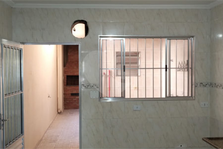 Sobrado à venda com 4 quartos, sendo 1 suíte, em Vila Nivi, São Paulo, SP