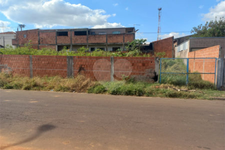 Terreno para venda contendo 300,00 m² de área total.
