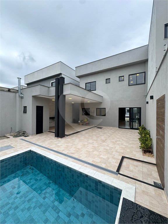 Casa à venda com 5 quartos, sendo 4 suítes, no condomínio Grand Park, Rio de Janeiro - RJ