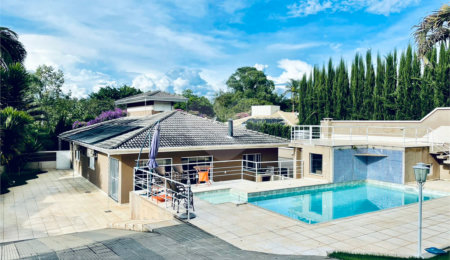 Casa à venda com 3 quartos, sendo 1 suíte,  no condomínio Shambala I, Atibaia - SP