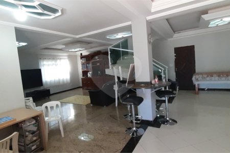 Casa à venda com 4 quartos, sendo 1 suíte, no Centro, Bom Jesus dos Perdões, SP