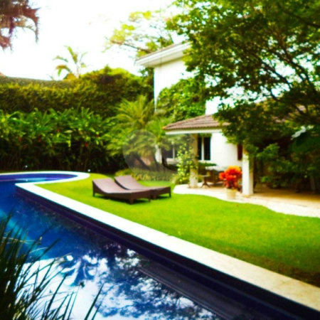 Casa à venda com 4 quartos, sendo 2 suítes, no condomínio Residencial Morumbi, São Paulo - SP