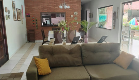 Casa à venda com 3 quartos, sendo 1 suíte,  em Vila Suissa, Mogi das Cruzes, SP