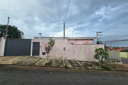 Casa à venda com 4 quartos, sendo 2 suítes,  em Vila Nastri, Itapetininga, SP