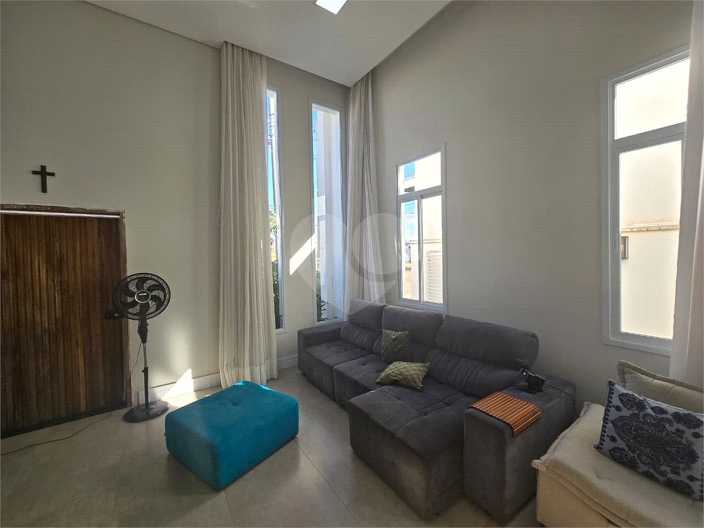 Casa à venda com 3 quartos, sendo 2 suítes, no condomínio Golden, Itapetininga - SP