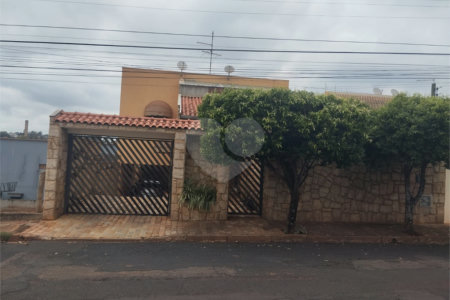 Sobrado à venda com 3 quartos, sendo 1 suíte, em Jardim Nova América, Araraquara, SP