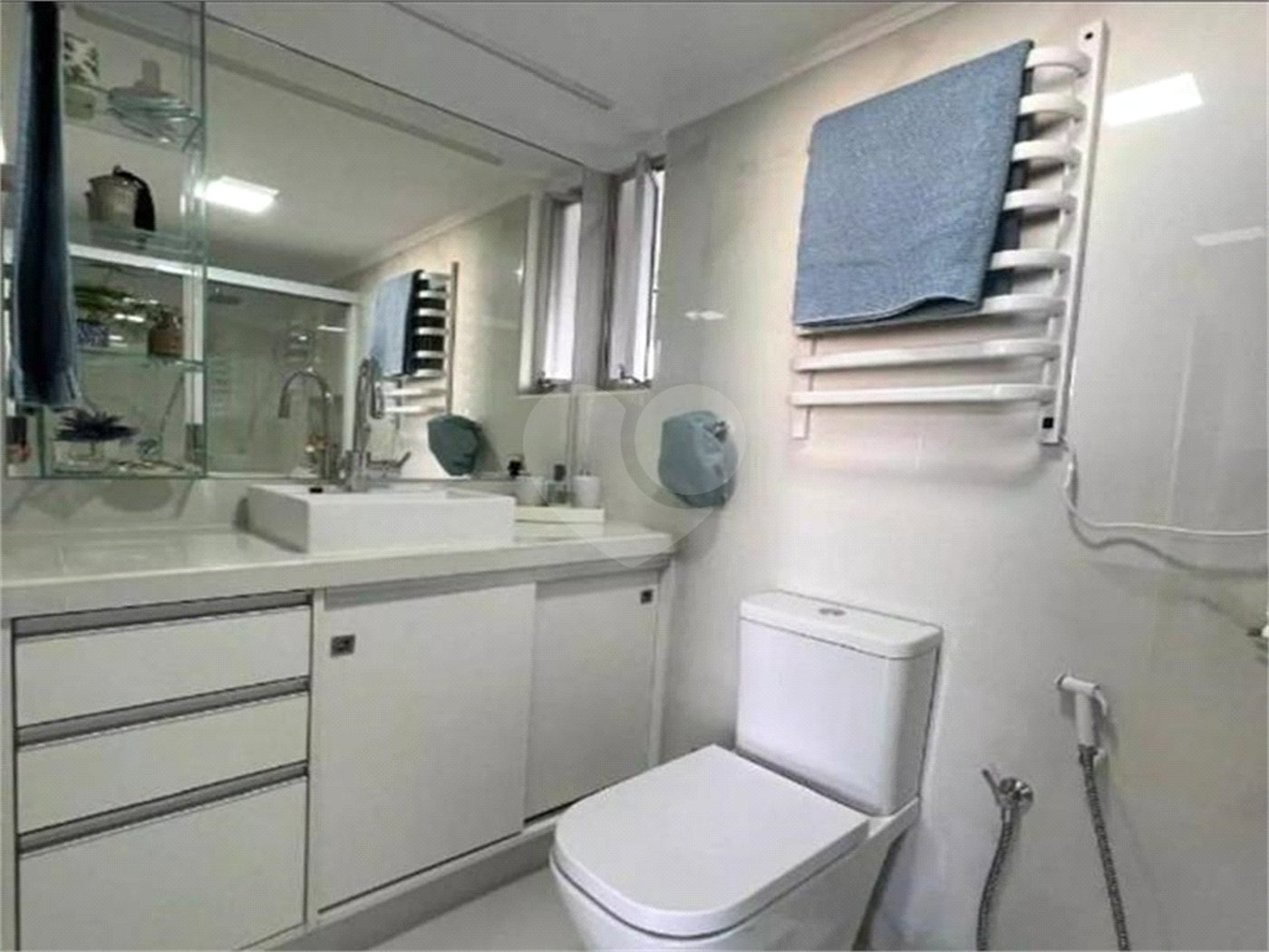 Apartamento à venda com 3 quartos, sendo 1 suíte, em Moema, São Paulo, SP