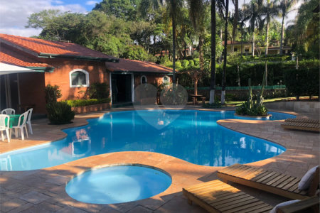 Chácara à venda com 10 quartos, sendo 2 suítes, em Mombaça, São Roque, SP