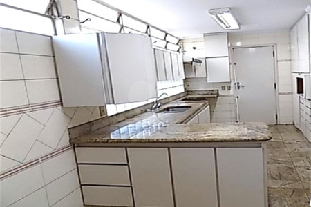 Sobrado à venda com 4 quartos, sendo 1 suíte, em Pinheiros, São Paulo, SP