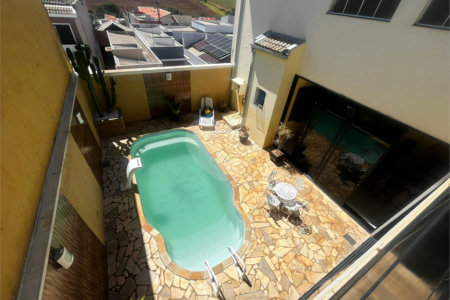 Casa à venda com 4 quartos, sendo 2 suítes, em Vila Nastri, Itapetininga, SP