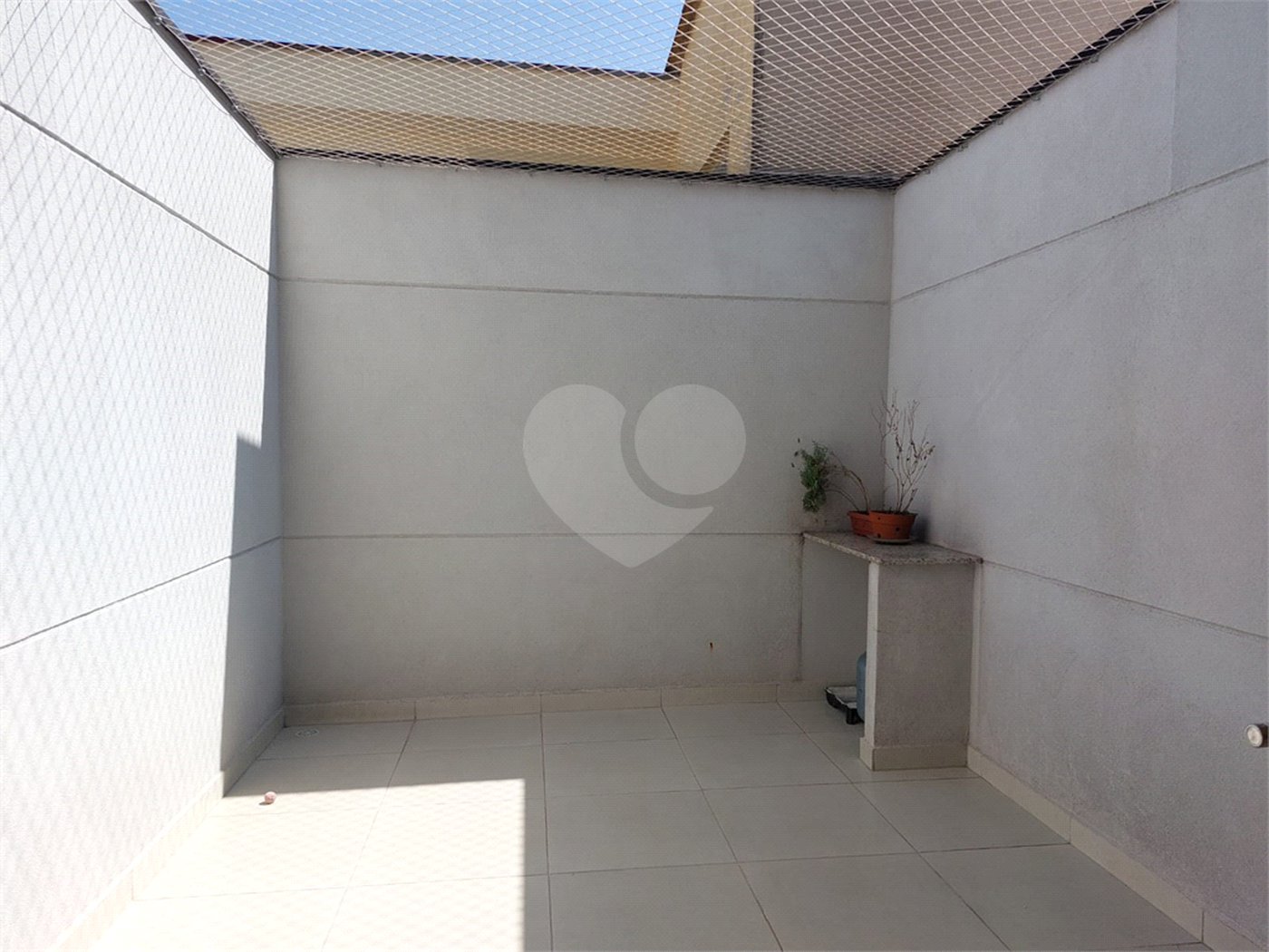 Casa à venda com 3 quartos, sendo 1 suíte, no condomínio Professora Romilde Nogueira de Sá, São Paulo - SP