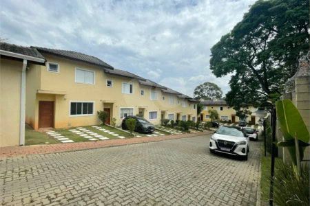 Casa à venda com 2 suítes no condomínio Cotia, Cotia - SP