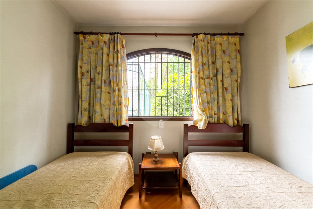 Casa à venda com 4 quartos, sendo 2 suítes, em Campo Belo, São Paulo, SP