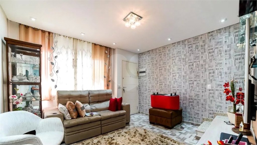 Casa à venda com 2 suítes no condomínio Lauro Korte, São Paulo - SP