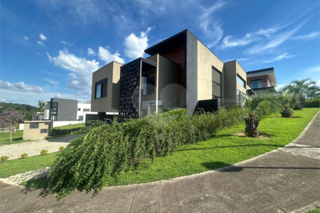 Casa à venda com 3 suítes no condomínio Alphaville Castelo, Itu - SP