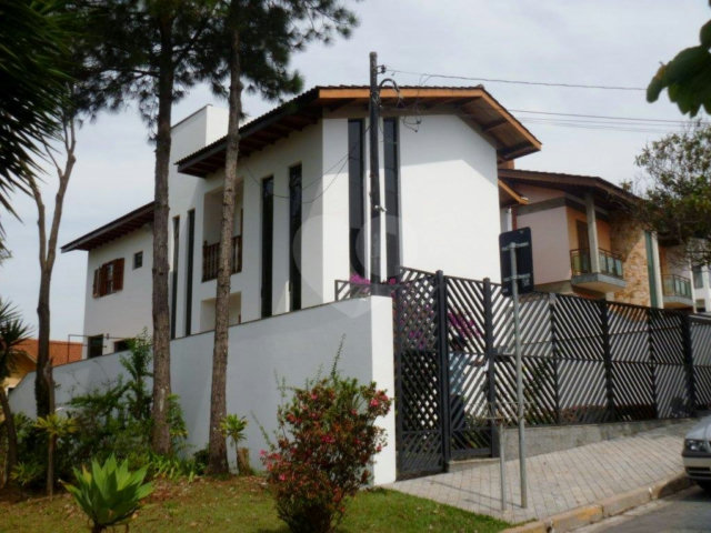 Sobrado à venda com 4 suítes em Tremembé, São Paulo, SP