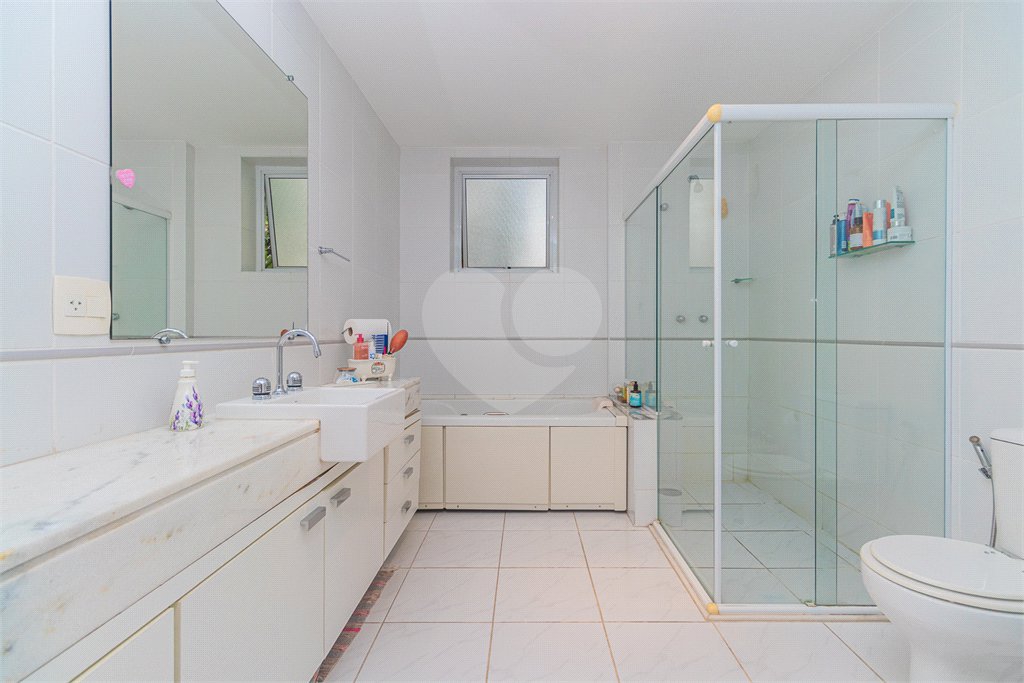 Casa à venda com 4 suítes no condomínio Vila Inglesa, São Paulo - SP