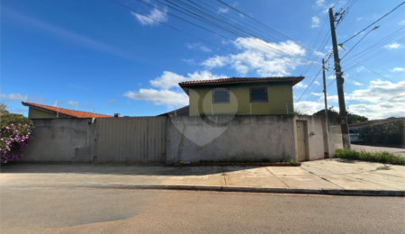 Sobrado à venda com 4 quartos, sendo 1 suíte,  em Estância Conceição, Itapetininga, SP