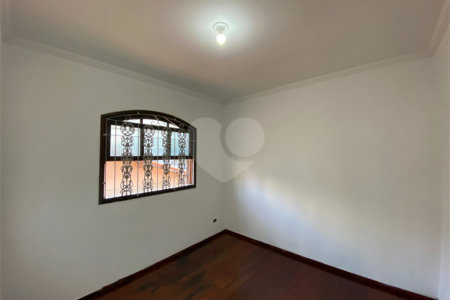 Sobrado à venda com 4 quartos, sendo 1 suíte, em Jardim Medina, Poá, SP