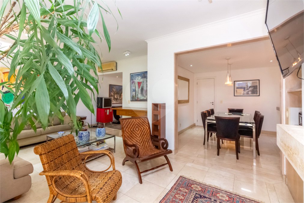 Casa à venda com 4 quartos, sendo 2 suítes, em Alto da Boa Vista, São Paulo, SP