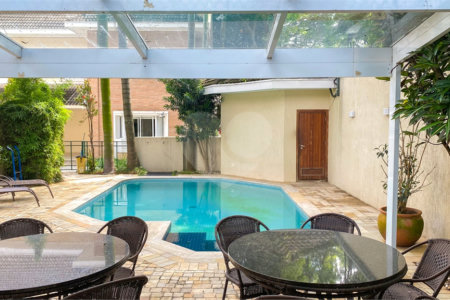 Casa à venda com 4 quartos, sendo 3 suítes, no condomínio Brisa Verde, São Paulo - SP