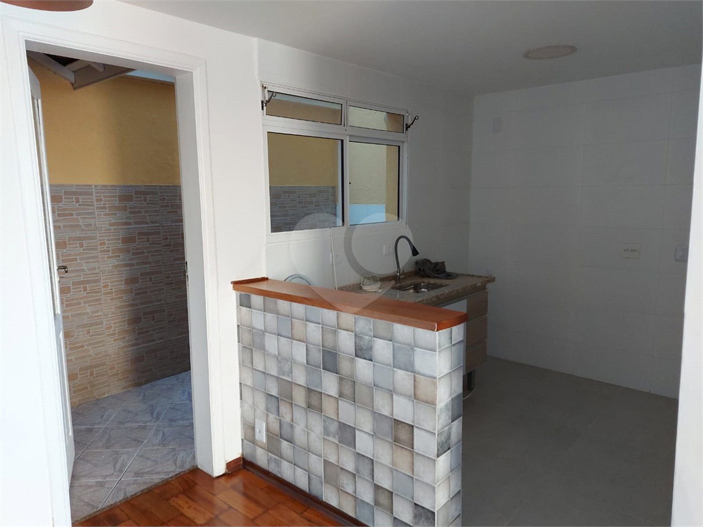 Casa à venda com 3 quartos, sendo 1 suíte, no condomínio Vila das Macieiras, São Paulo - SP