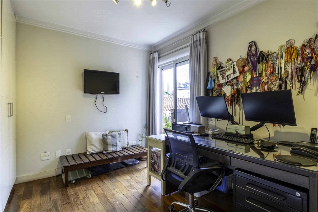 Duplex para alugar com 4 quartos, sendo 3 suítes,  em Alto de Pinheiros, São Paulo, SP