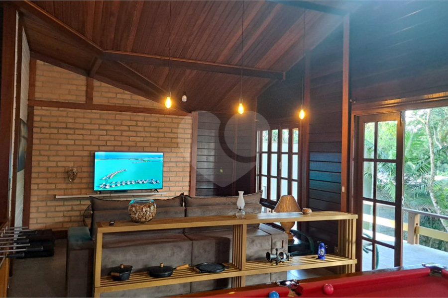 Casa à venda com 3 quartos, sendo 1 suíte, no condomínio Alpes da Cantareira, Mairiporã - SP