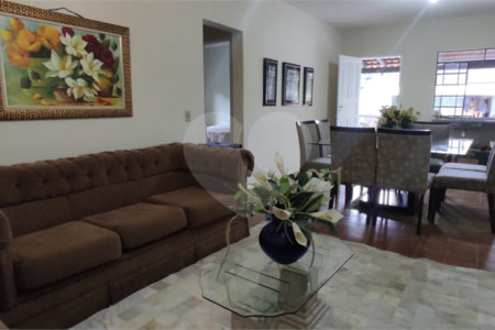 Casa à venda com 3 quartos, sendo 1 suíte, no condomínio Alpes Douro, Bom Jesus dos Perdões - SP