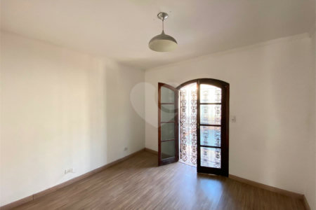 Sobrado à venda com 4 quartos, sendo 1 suíte, em Jardim Medina, Poá, SP