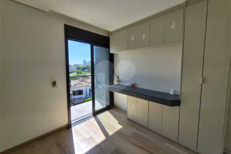 Sobrado à venda com 3 quartos, sendo 1 suíte, em Cidade dos Bandeirantes, São Paulo, SP