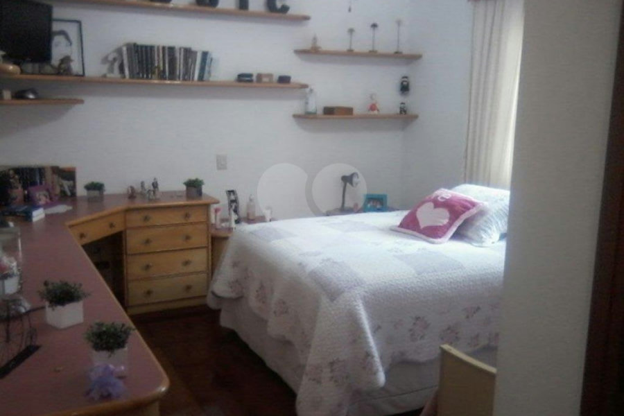 Casa Térrea à venda com 4 quartos, sendo 2 suítes,  em Vila Mazzei, São Paulo, SP