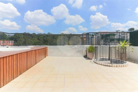 Apartamento à venda com 3 quartos, sendo 1 suíte,  em Cidade São Francisco, São Paulo, SP