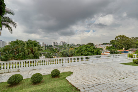 Casa Térrea à venda com 4 suítes em Chácara Flora, São Paulo, SP