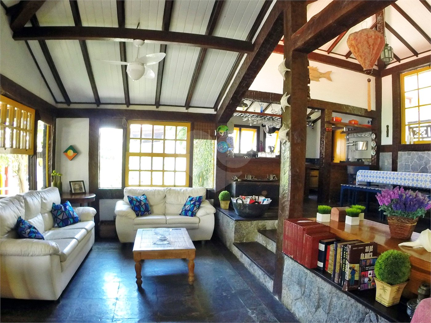 Casa à venda com 8 quartos, sendo 4 suítes, em Alto de Búzios, Armação dos Búzios, RJ
